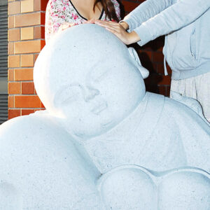 幸せを呼ぶ3体の石像